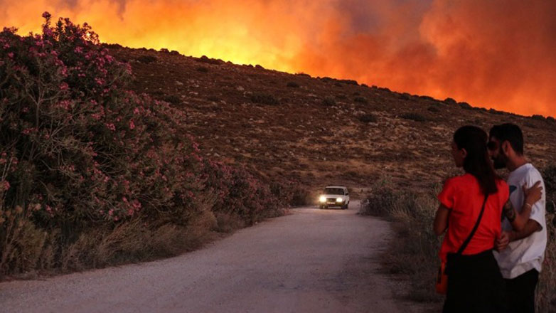 Τουρκία: Χιλιάδες άνθρωποι απομακρύνονται, την ώρα που οι πυροσβεστικές δυνάμεις δίνουν μάχη με τις πυρκαγιές Τουρκία: Χιλιάδες άνθρωποι απομακρύνονται, την ώρα που οι πυροσβεστικές δυνάμεις δίνουν μάχη με τις πυρκαγιές