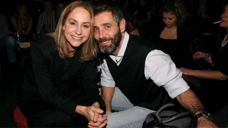 Θοδωρής Αθερίδης: Η σπάνια φωτογραφία με την πρώην σύζυγό του, Ελένη Γκασούκα, και τα δύο εγγόνια τους