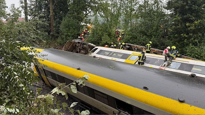 Γερμανία: Τρεις νεκροί και 34 τραυματίες σε εκτροχιασμό τρένου