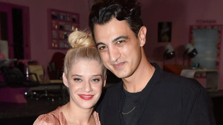 Τζένη Θεωνά: Η φωτογραφία με τον Δήμο Αναστασιάδη και τον 6χρονο γιο τους στην πισίνα λίγο πριν γίνουν γονείς για 2η φορά