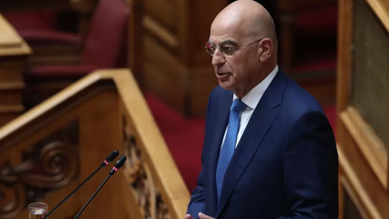 Δένδιας: Έμενε ανοίκιαστη μια ολόκληρη πολυκατοικία για να διαμένει στο ρετιρέ αξιωματικός