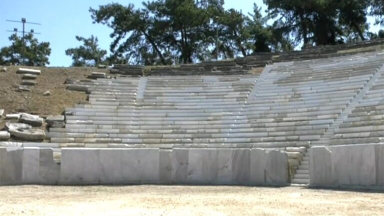 Θάσος: Το αρχαίο θέατρο του νησιού αποκαλύπτει ξανά την αίγλη του – Πρώτη παράσταση έπειτα από 14 χρόνια
