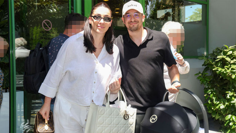 Βαλέρια Χοψονίδου: Εξιτήριο από το μαιευτήριο με το νεογέννητο γιο της – Στο πλευρό της ο σύζυγός της, Αντώνης Βλωτιδέλλης