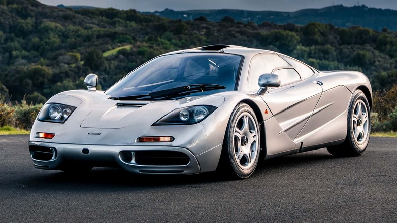 Έτοιμη να “πιάσει” μυθικό ποσό αυτή η McLaren F1 με 10.460χλμ. στο κοντέρ