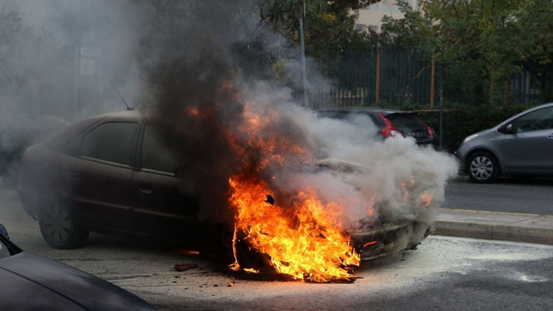 Θεσσαλονίκη: Αυτοκίνητο τυλίχθηκε στις φλόγες