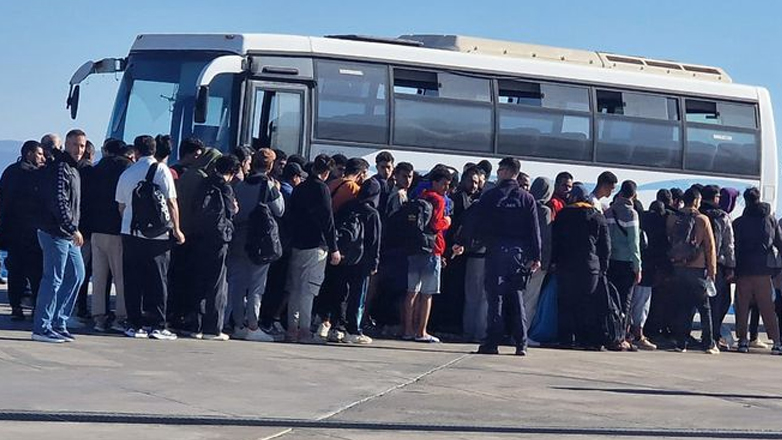 Μετανάστες έφτασαν από την Κρήτη στο λιμάνι της Καβάλας