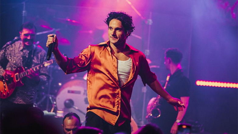 Ο Πάνος Βλάχος στο Θέατρο Βράχων