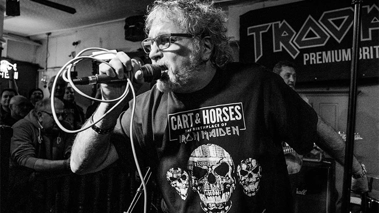 Πολ Μάριο Ντέι: Πέθανε ο πρώτος τραγουδιστής των Iron Maiden