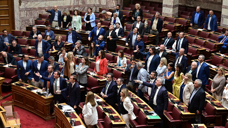 Βουλή: Αντιδράσεις της αντιπολίτευσης για την επιστολική ψήφο της συμπολίτευσης