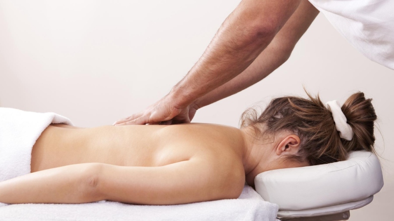 Σοκ στη Ρόδο: Μασέρ έσκισε το εσώρουχο τουρίστριας