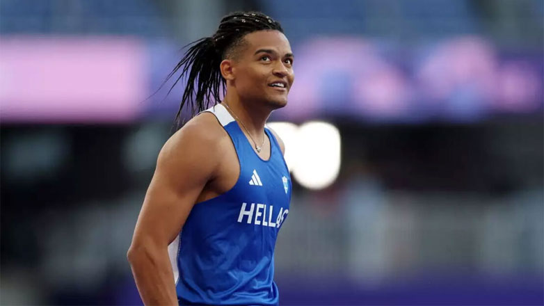 Εμμανουήλ Καραλής: Τρολάρει τον εαυτό του στο TikTok με επιτυχία του Γιώργου Σαμπάνη