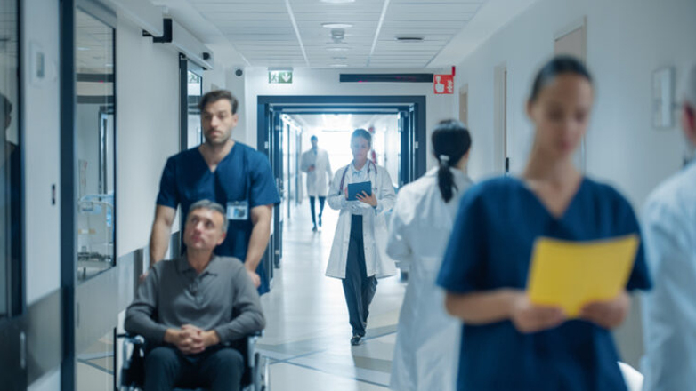 Πως λειτούργησε το ηλεκτρονικό βραχιολάκι στα νοσοκομεία