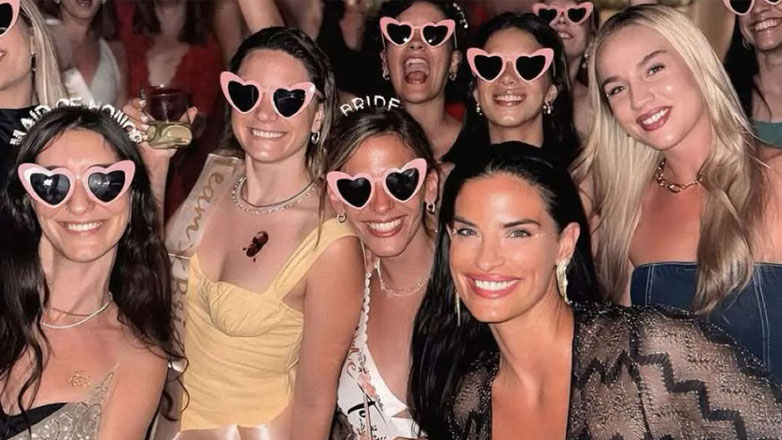 Χριστίνα Μπόμπα: Το bachelorette party της φίλης της στην Αντίπαρο μέχρι το πρωί