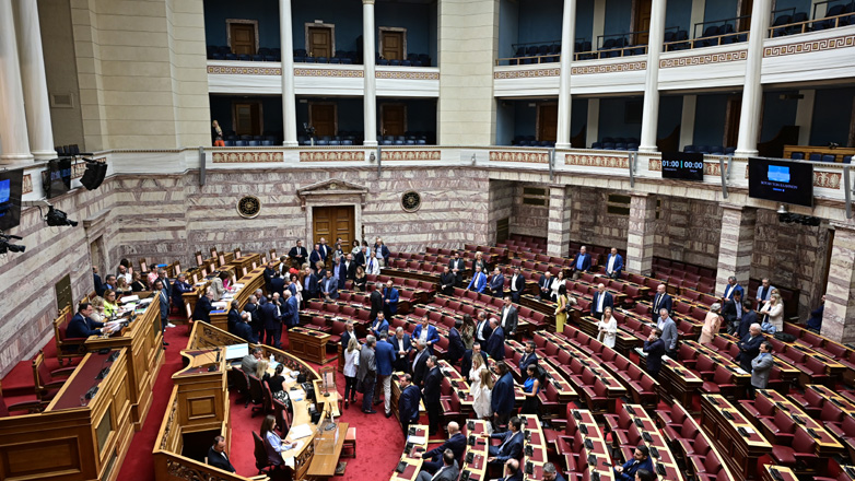 Βουλή: Νέος γύρος αντιπαράθεσης και υψηλοί τόνοι για τον ΟΠΕΚΕΠΕ