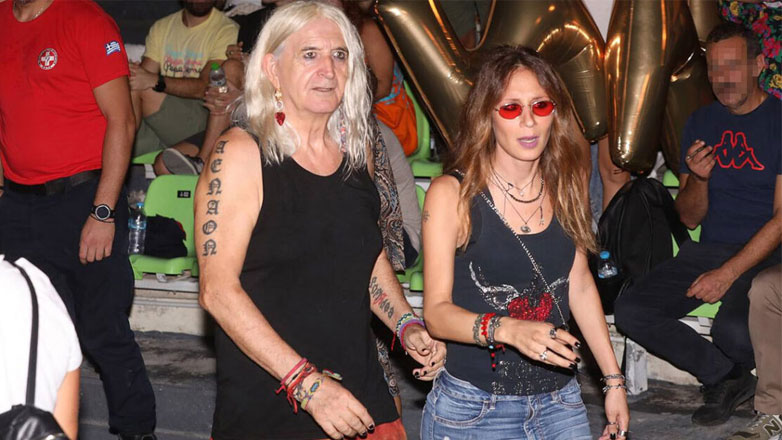 Νίκος Καρβέλας: Η σπάνια φωτογραφία αγκαλιά με την σύντροφό του, Έλενα Φερεντίνου, στο Birmingham