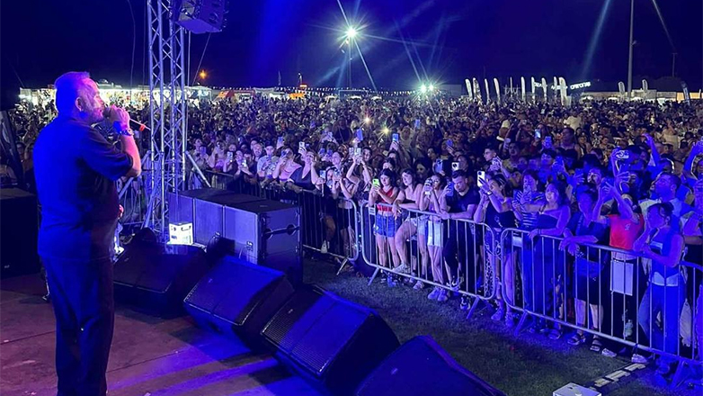 Σταμάτης Γονίδης: Μια μοναδική βραδιά – ρεκόρ με 12.000 θεατές στην Αγία Νάπα