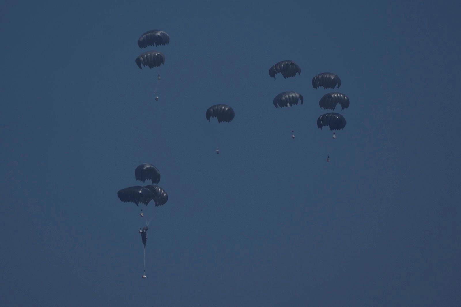 Ο γερμανικός στρατός συμμετέχει σε επιχείρηση παράδοσης από αέρος ανθρωπιστικής βοήθειας στην Γάζα