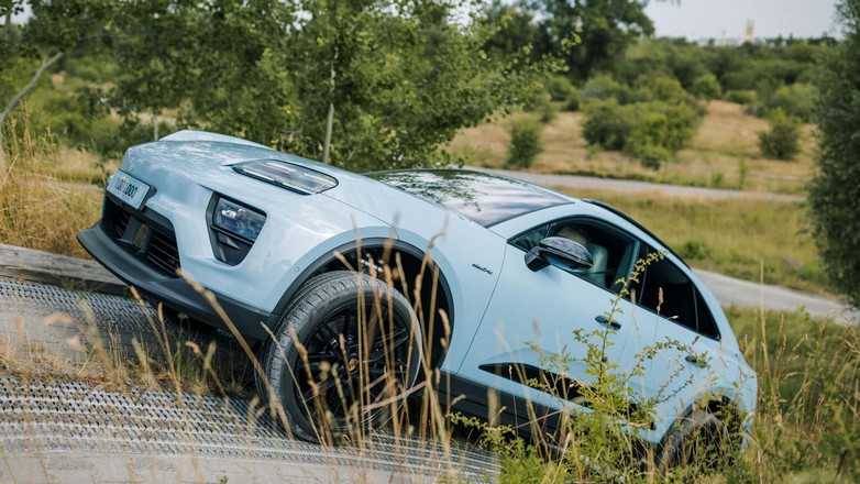 Porsche: Δείτε πότε έρχεται το νέο βενζινοκίνητο SUV της