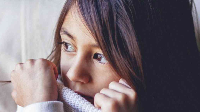 Σοβαρά ερωτήματα γύρω από μεθόδους «ελεγχόμενου τραυματισμού» που εφαρμόζει παιδοψυχολόγος σε παιδιά