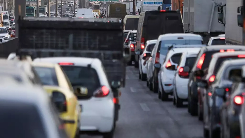 Αττική Οδός: Μποτιλιάρισμα λόγω σύγκρουσης αυτοκινήτων