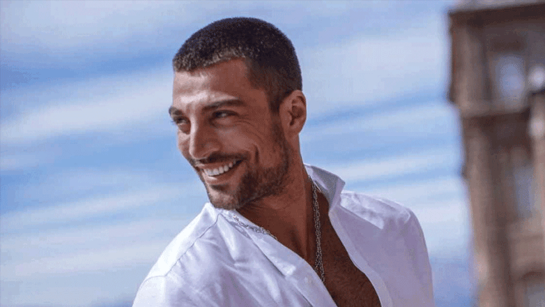 Simone Susinna: Στη Μύκονο ο σέξυ πρωταγωνιστής του 365 days