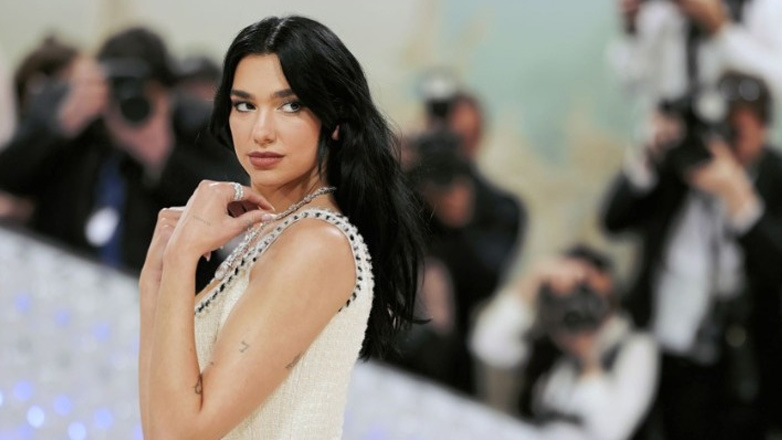 Dua Lipa: «Eυγνώμων» για την κοσοβάρικη υπηκοότητα που έλαβε