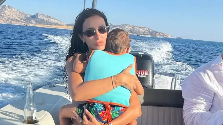 Ελένη Φουρέιρα: Διακοπές μαζί με τον 2 ετών γιο της – Φωτογραφίες