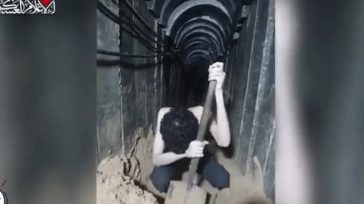 Σοκαριστικό βίντεο από τη Χαμάς: Αποστεωμένος Ισραηλινός όμηρος σκάβει τον τάφο του