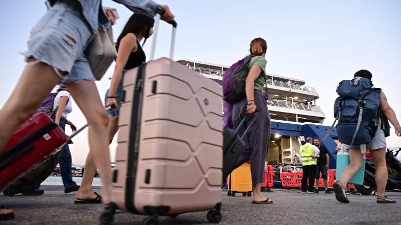 Συνεχίζεται η έξοδος των αδειούχων – Μποτιλιάρισμα στον Πειραιά