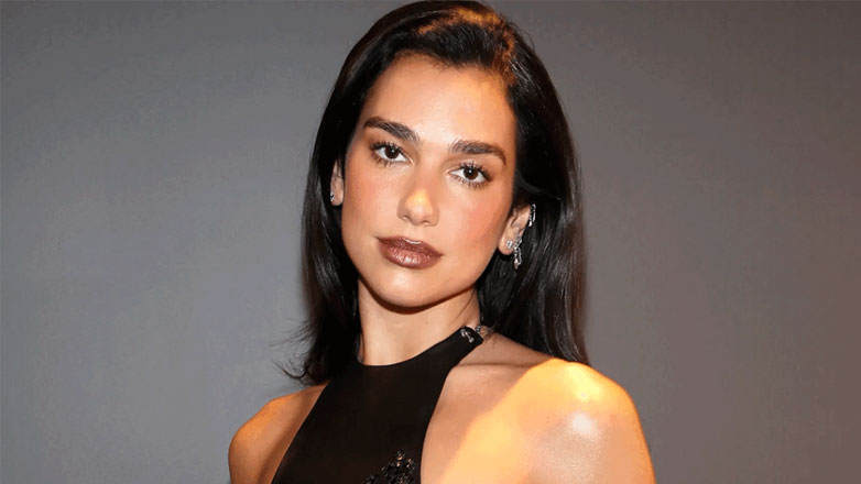 Dua Lipa: Τραγούδησε με τον πατέρα της στα αλβανικά μετά την απονομή της κοσοβάρικης υπηκοότητας
