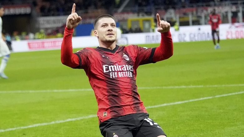 ΑΕΚ: Στα γραφεία της ΠΑΕ για να υπογράψει ο Λούκα Γιόβιτς