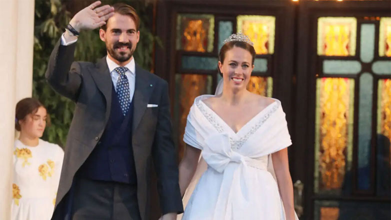 Φίλιππος Ντε Γκρες – Nina Flohr: Απολαμβάνουν τις διακοπές τους στο Ιόνιο – Οι πρώτες φωτογραφίες