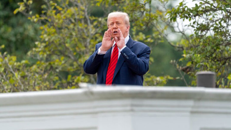 Τραμπ: «Πιθανότατα δεν θα διεκδικήσω τρίτη θητεία, αλλά θα το ήθελα» Τραμπ: «Πιθανότατα δεν θα διεκδικήσω τρίτη θητεία, αλλά θα το ήθελα»