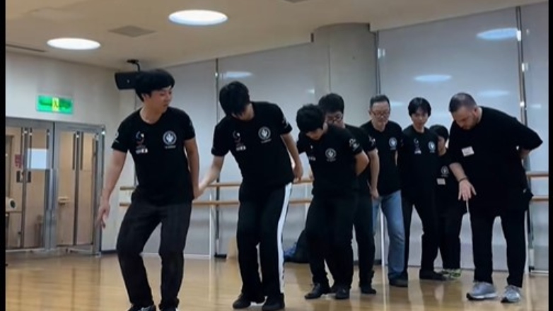 Ιάπωνες φοιτητές χορεύουν ποντιακούς χορούς και γίνονται viral