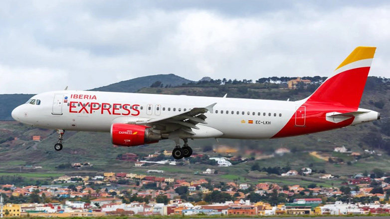 Πτήση της Iberia σέρβιρε δίσκους φαγητού σε Εβραίους που έγραφαν «Free Palestine»