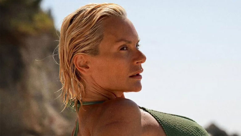 Έλενα Χριστοπούλου: Οι αποκαλυπτικές πόζες με μαγιό από τις διακοπές της στη Λευκάδα