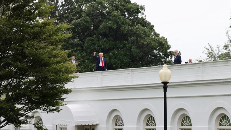 Πυραύλους από τη στέγη του Λευκού Οίκου «υπόσχεται» ο Τραμπ