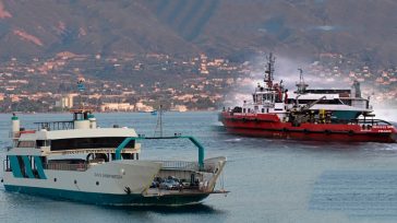 Άρχισε η επιχείρηση ρυμούλκησης του φέρι μποτ, που προσάραξε στον Ευβοϊκό