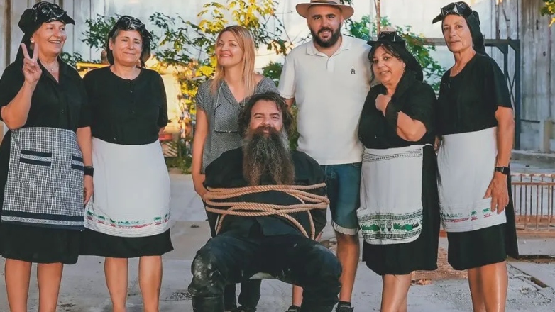 Oι… απολαυστικές γιαγιάδες της Κρήτης «ξαναχτυπούν» με μαγειρέματα και ΟΠΕΚΕΠΕ