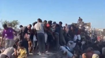 Τουλάχιστον 20 νεκροί σε ανατροπή φορτηγού, που μετέφερε τρόφιμα στη Γάζα