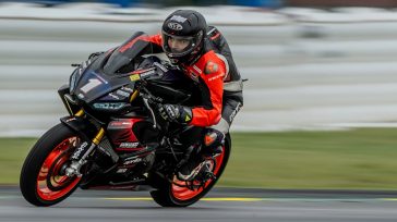 Η Aprilia πρωταγωνιστεί στη Διεθνή σκηνή: Νίκη στις ΗΠΑ, βάθρο στην Ιαπωνία