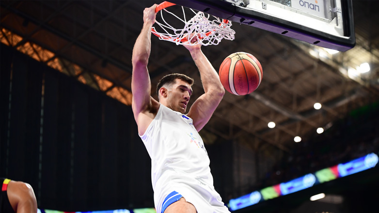 Εθνική: Υπέστη διάστρεμμα ο Ζούγρης – Αποχώρησε υποβασταζόμενος από το γήπεδο