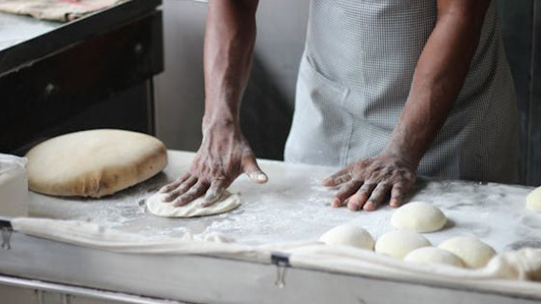 Μάνδρα: Στο νοσοκομείο 61χρονος φούρναρης που ξυλοκοπήθηκε από ληστές