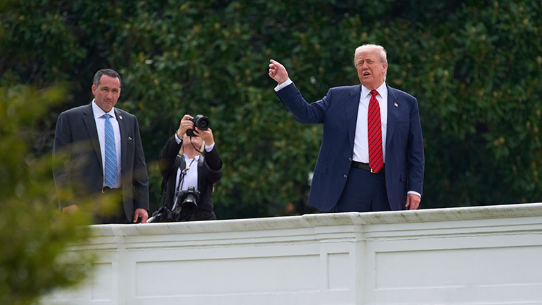 Τραμπ: «Φτιάχνω… πυρηνικούς πυραύλους»