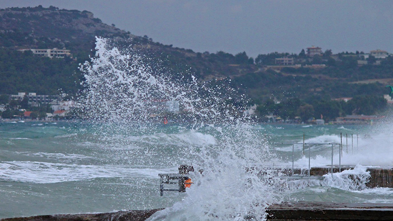 Απαγορευτικό απόπλου από Πειραιά, Ραφήνα και Λαύριο λόγω θυελλωδών ανέμων Απαγορευτικό απόπλου από Πειραιά, Ραφήνα και Λαύριο λόγω θυελλωδών ανέμων