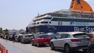 Αναχωρούν τα πλοία από τον Πειραιά μετά από τις πολύωρες καθυστερήσεις