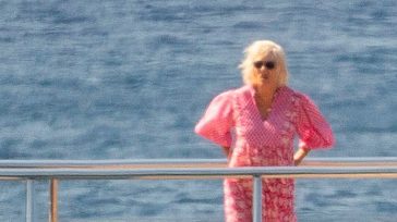 Πολιτικές σκιές στις διακοπές της βασίλισσας Καμίλα στην Ελλάδα