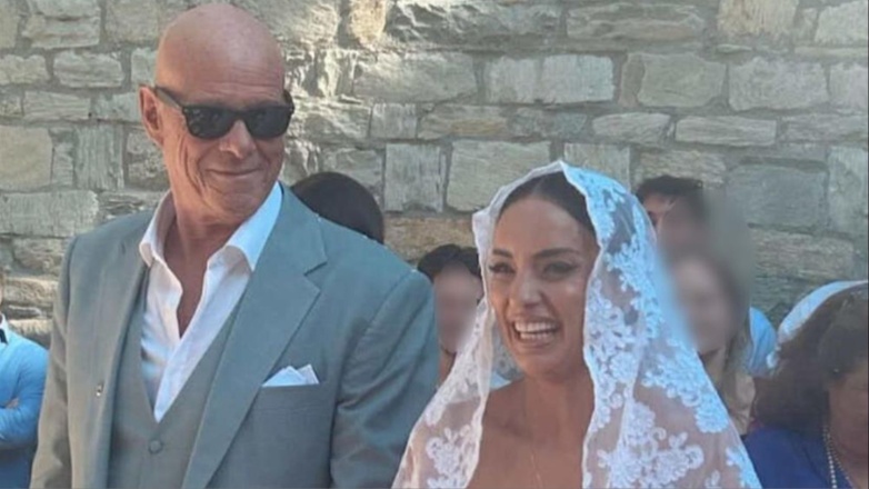 Ελπίδα Ιακωβίδου: To ατύχημα που είχε στο ταξίδι του μέλιτος με τον σύζυγό της, Τζώνη Καλημέρη – Τι συνέβη Ελπίδα Ιακωβίδου: To ατύχημα που είχε στο ταξίδι του μέλιτος με τον σύζυγό της, Τζώνη Καλημέρη – Τι συνέβη