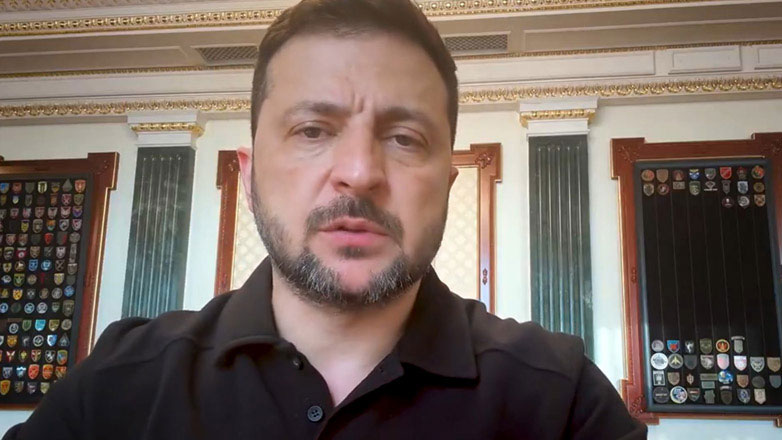 Ζελένσκι: Οι Ουκρανοί δεν θα παραδώσουν τη γη τους στους κατακτητές