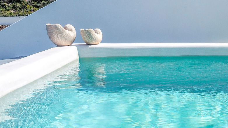 Τραγωδία στη Σαντορίνη: Υπάλληλος ξενοδοχείου βρέθηκε νεκρός στην πισίνα